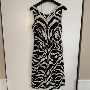Kate Spade Black and White Sleeveless V-Neck Sheath Dress